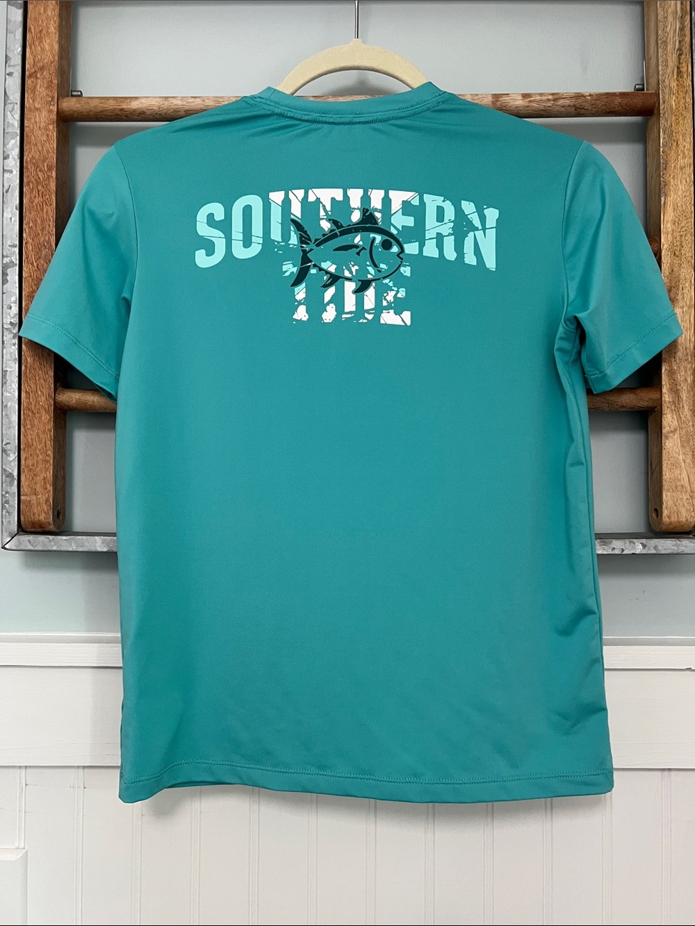 Boys, southern Tide performance T-shirt, size medium
